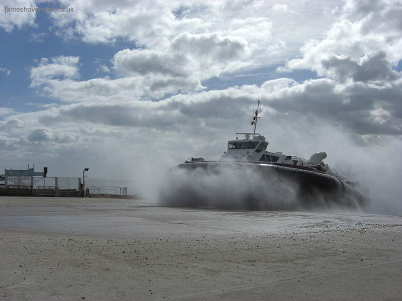 Hoverwork British Hovercraft Technology BHT-130 - Spray-covered arrival at Southsea (James Rowson).